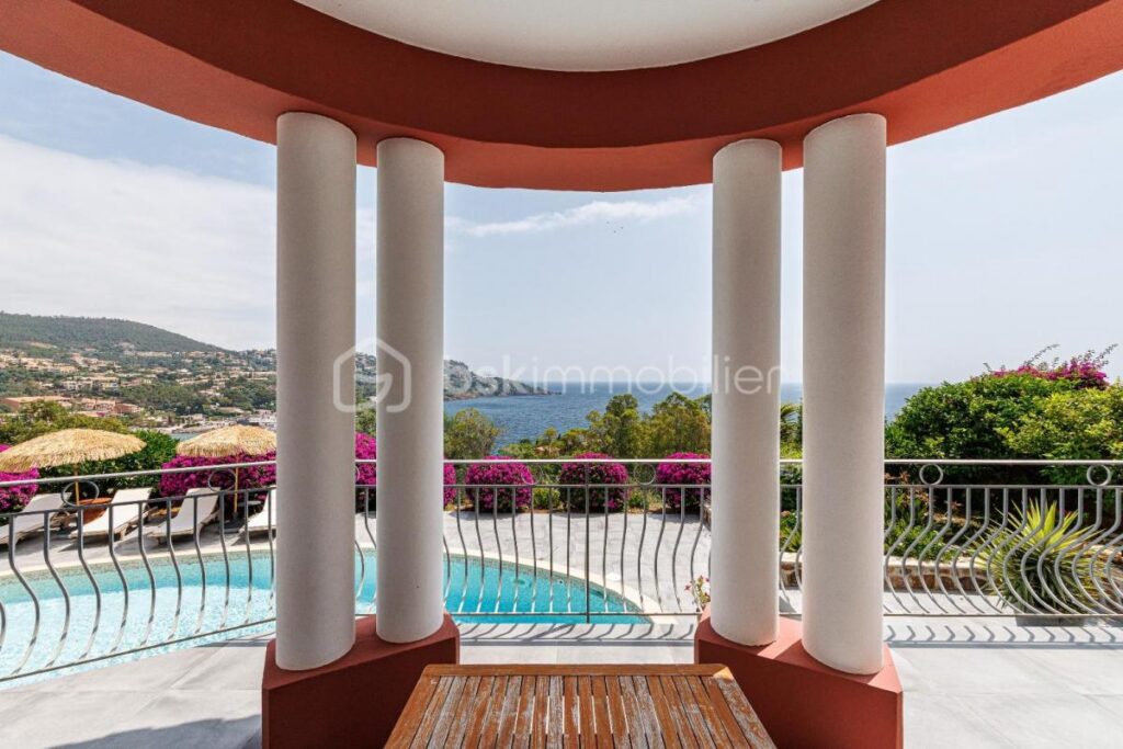 Superbe Maison rénovée de 219m2, 5 pièces, 4 chambres – Quartier du Trayas – 5 pièces – 4 chambres – 219 m²