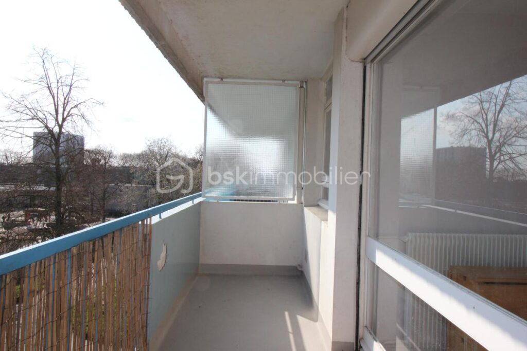 Studio au 4ᵉ étage, lumineux et rénové – Quartier du Triangle – 2 pièces – NR chambres – 35 m²