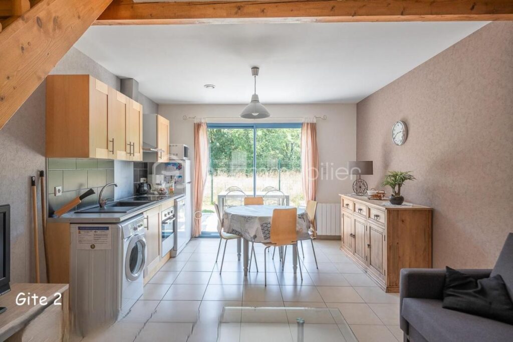 ENSEMBLE IMMOBILIER DE CHARME – 2 MAISONS FAMILIALES + 2 GÎTES – VUE PYRÉNÉES – TERRAIN 4500m² – 10 MIN de LOURDES – 16 pièces – 12 chambres – 410 m²