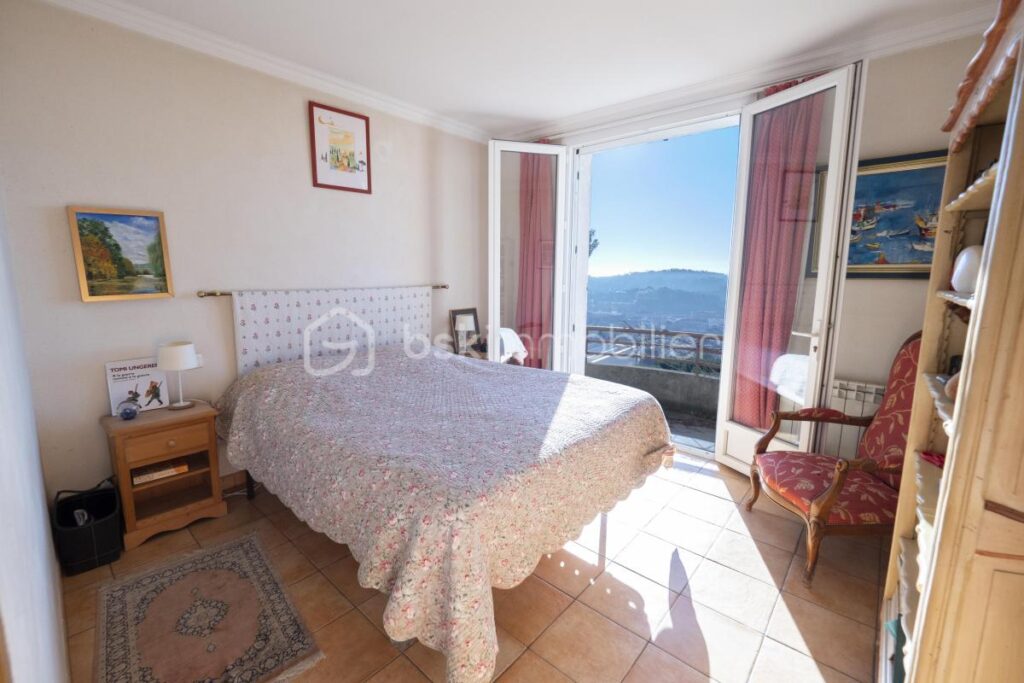 À Vendre – Villa d’Exception au Faron avec Vue Panoramique sur la Rade de Toulon – 6 pièces – 5 chambres – 200 m²