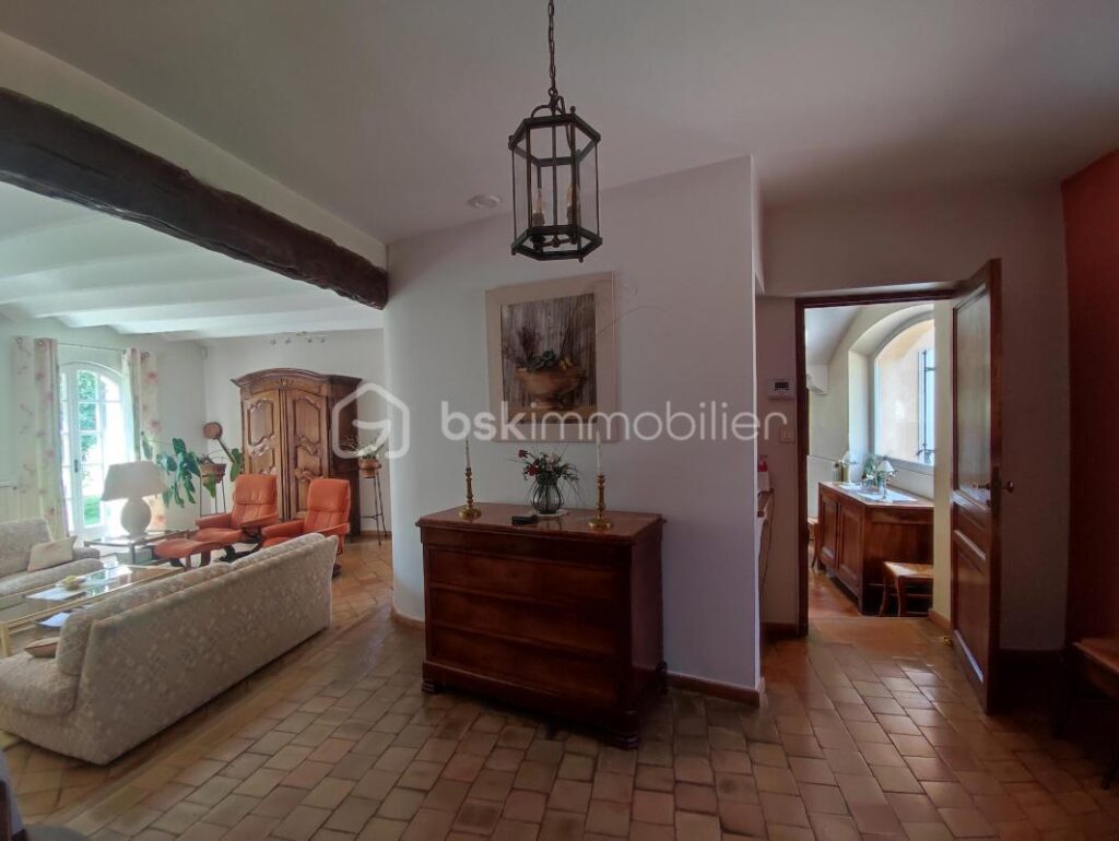 Villa d’architecte avec piscine, garage et plus de 16000km de terrain – 5 pièces – 3 chambres – 150 m²