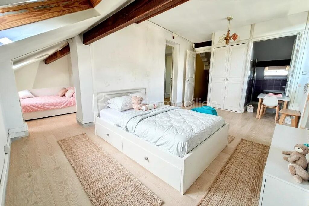 Maison 7 pièces de170m² à CHARTRETTES (77590) – 7 pièces – 6 chambres – 170 m²