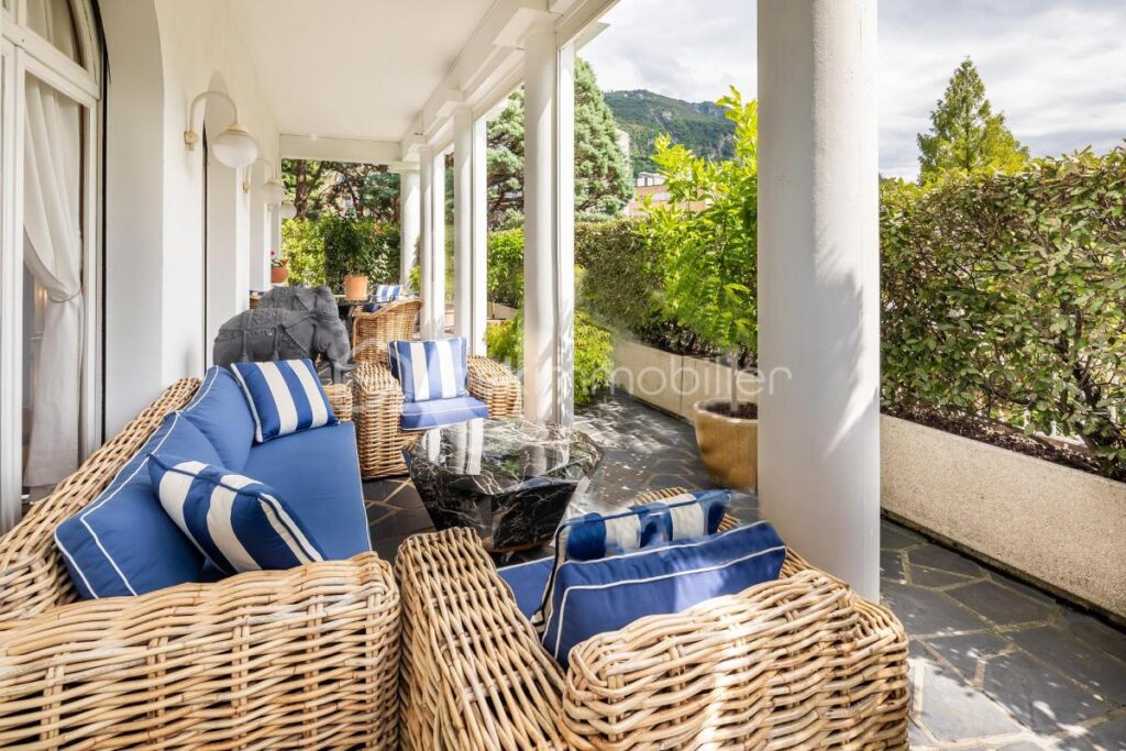 Profitez du luxe paisible d’une maison d’architecte au cœur de Lourdes – 8 pièces – 5 chambres – 310 m²