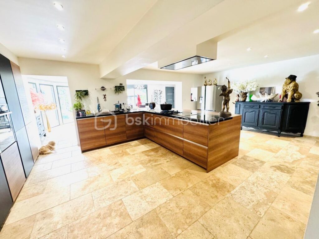 Propriété d’exception de 300m2 – Parc du LUBERON – Corbières en Provence – 10 pièces – 6 chambres – 301 m²