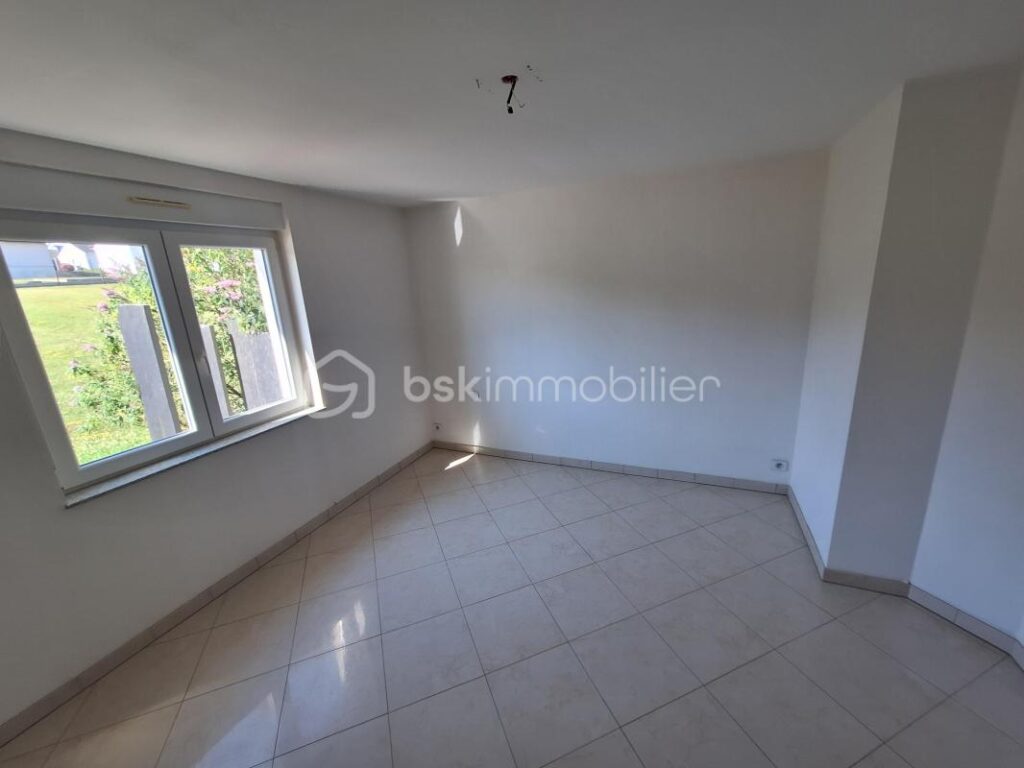 À VENDRE – MAISON INDIVIDUELLE – SECTEUR LANING 314.800 € 175 m² | 6 PIÈCES | 4 CHAMBRES | SOUS-SOL COMPLET | DOUBLE GARAGE | JARDIN PAYSAGÉ – 6 pièces – 4 chambres – 175 m²