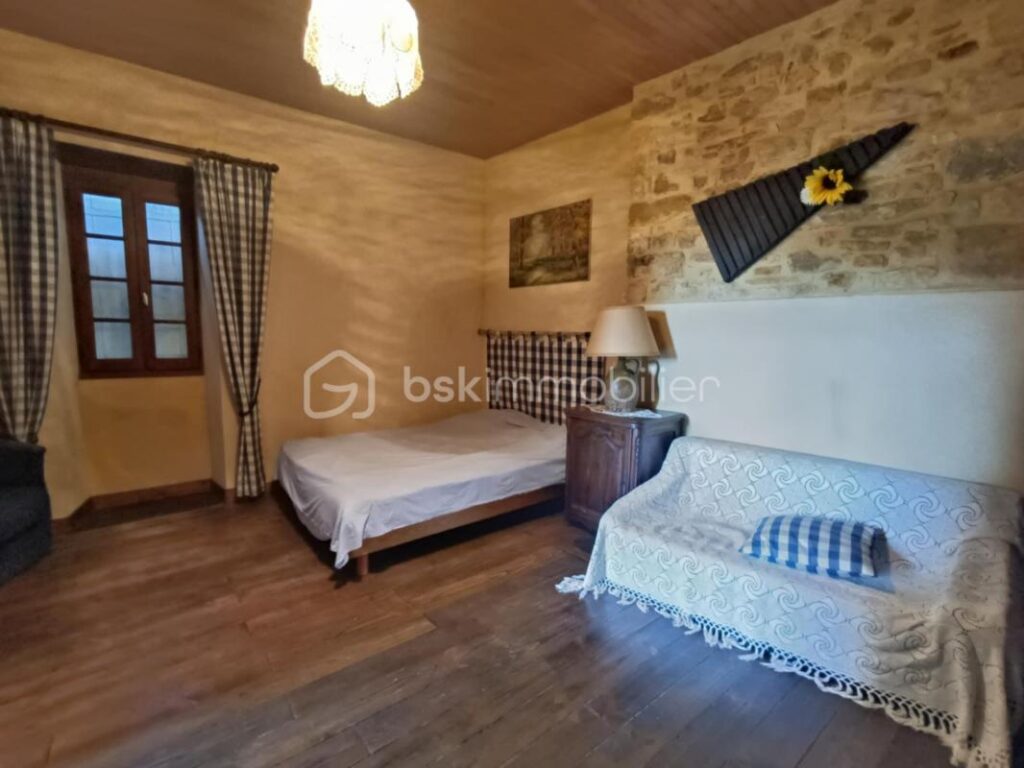 Ancienne et Magnifique Bâtisse en Pierres de 114 m2, située à Cladech 24170 – 4 pièces – 3 chambres – 114 m²