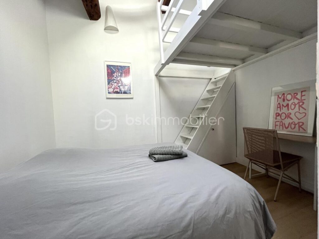 Sur les quais de Sète Duplex 4 pièces au dernier étage avec vue canal & charme authentique ! – 4 pièces – 3 chambres – 90 m²