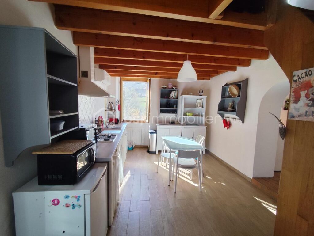MAISON EN PIERRES ARDECHE MERIDIONNALE – 8 pièces – 3 chambres – 120 m²