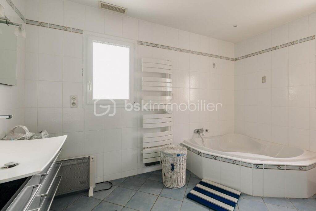 EXCLUSIVITE A SAISIR – 6 pièces – 3 chambres – 164 m²