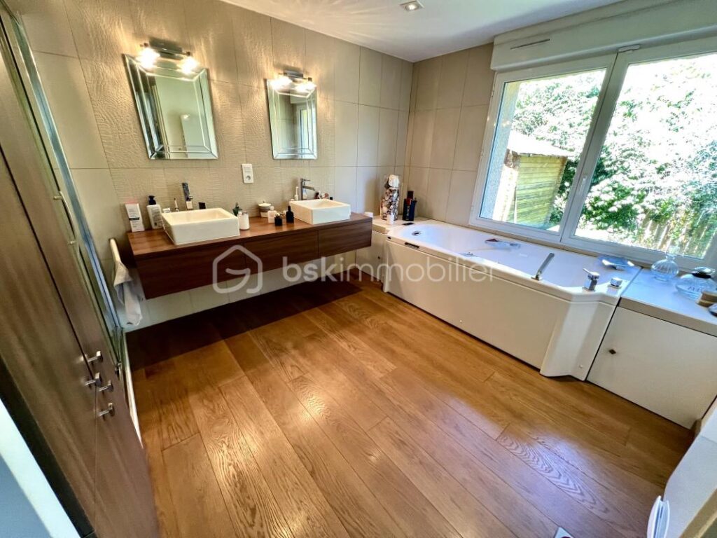 Nice (Saint Pancrace) – Villa d’architecte – Vue mer – Piscine – 6 pièces – 3 chambres – 181 m²