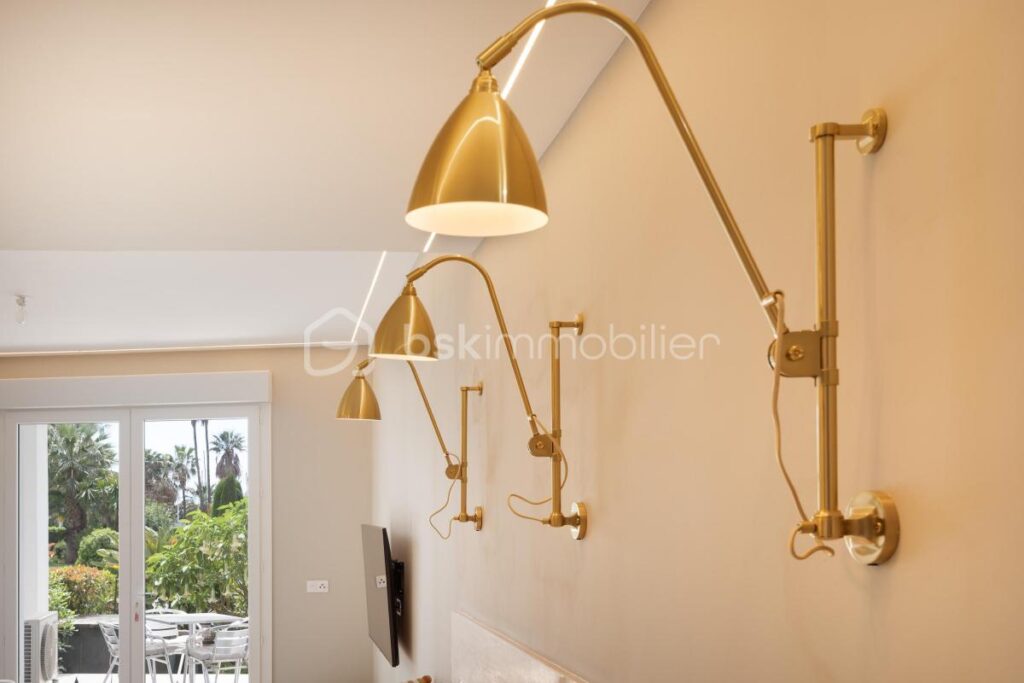 À VENDRE – F2 CANNES CROISETTE – RÉSIDENCE PRESTIGIEUSE « PALAIS DES DUNES » – 2 pièces – 1 chambre – 50 m²