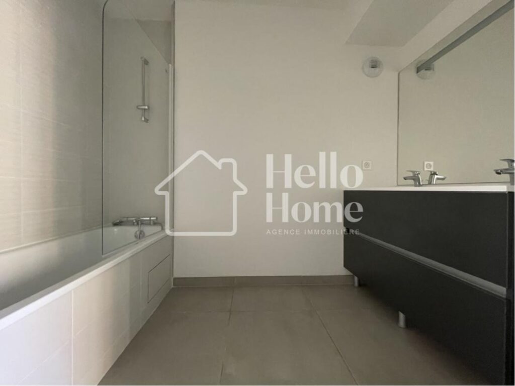 T5 – 129.8m ² – 5 pièces – 4 chambres – 129 m²