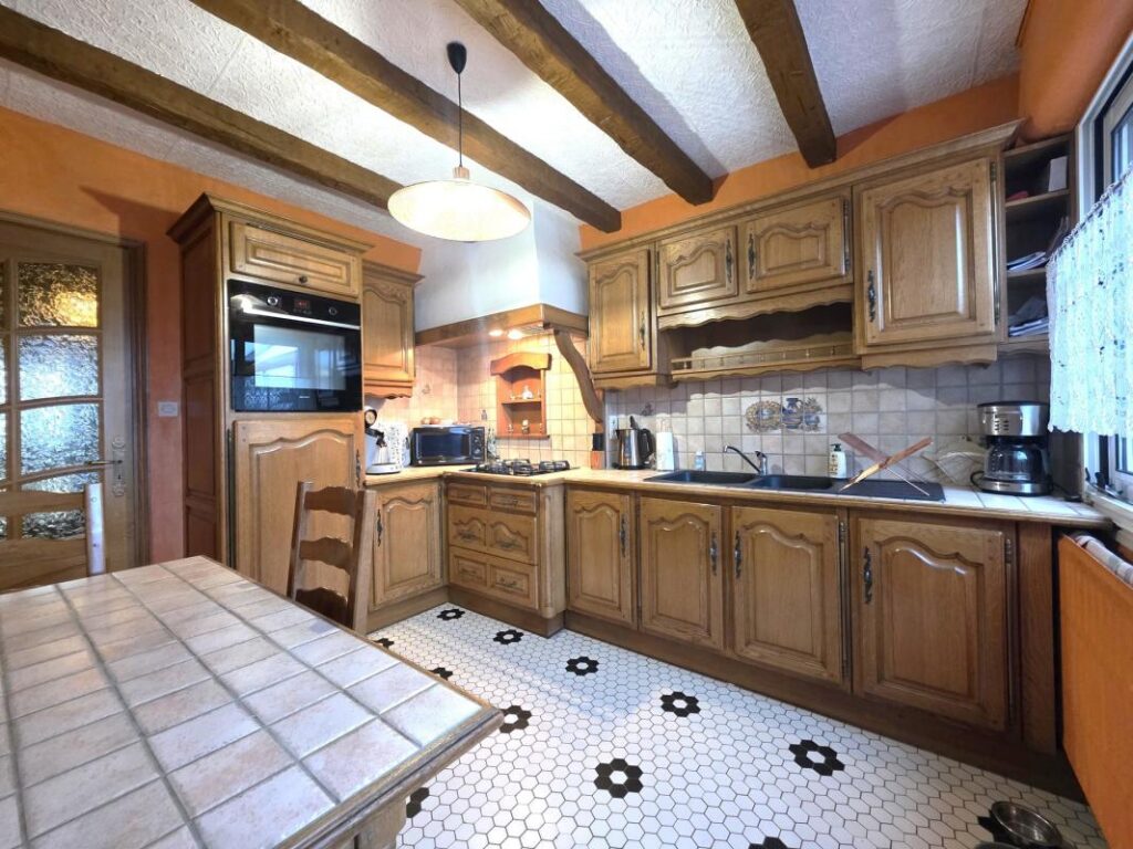 Maison semi-individuelle 103m² avec véranda, garage et jardin clos – 6 pièces – 3 chambres – 103 m²