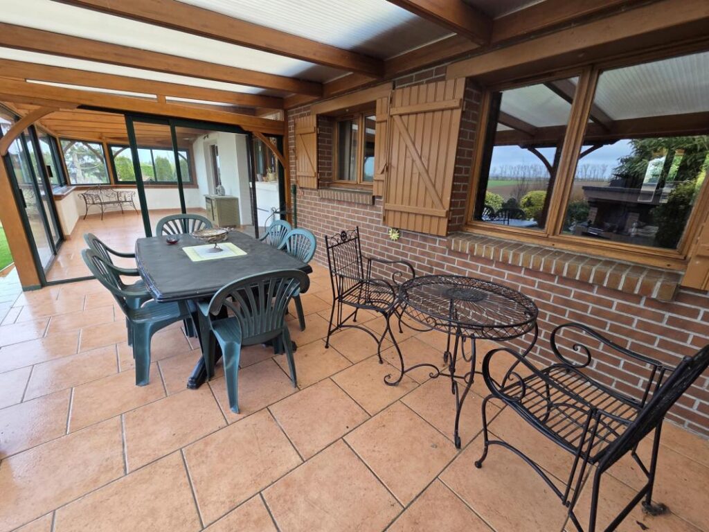 PAVILLON BRIQUES PLAIN PIED BERNARD LANNOY SOUS SOL COMPLET – 6 pièces – 3 chambres – 108 m²