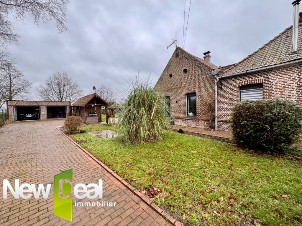 MAISON INDIVIDUELLE 146m2 / DOUBLE GARAGE ET CARPORT – 5 pièces – 3 chambres – 146 m²