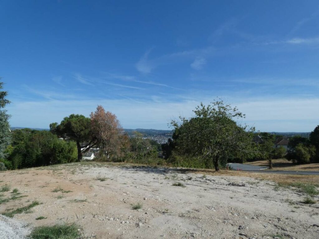 Terrain viabilisé 601 m² avec superbe vue – NR pièces – NR chambres – 601 m²