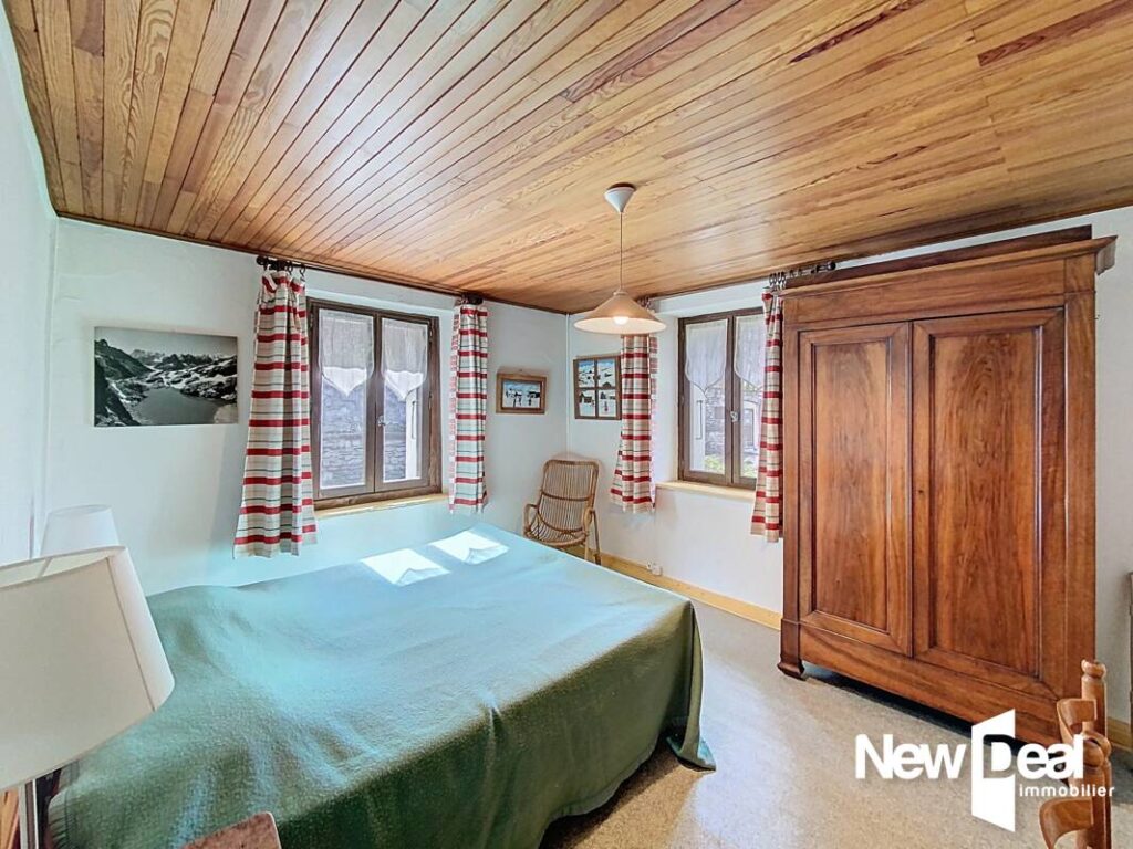 LES HOUCHES – MAISON DE PAYS – 15 pièces – 12 Chambres – 330 m² environ – Terrain 1897 m² – 15 pièces – 12 chambres – 333 m²