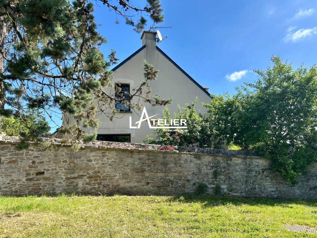 Maison de bourg avec garage indépendant et vie de plain-pied – 5 pièces – 4 chambres – 131 m²