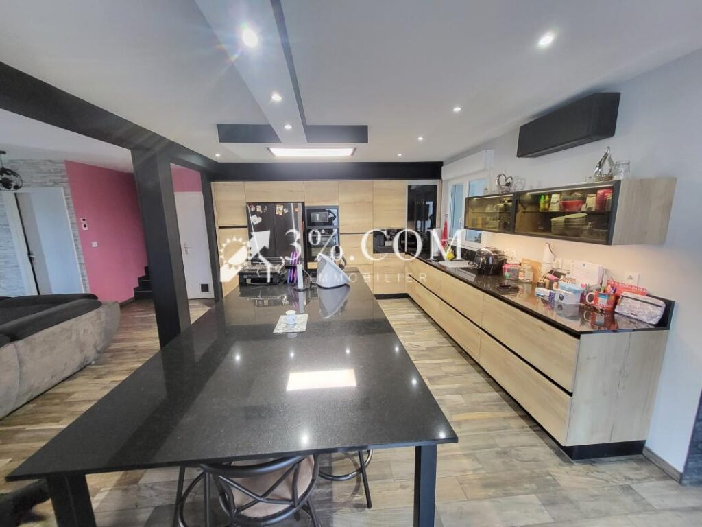 Très belle maison individuelle – 10 pièces – 230 m2 – A VOIR – 10 pièces – 4 chambres – 230 m²