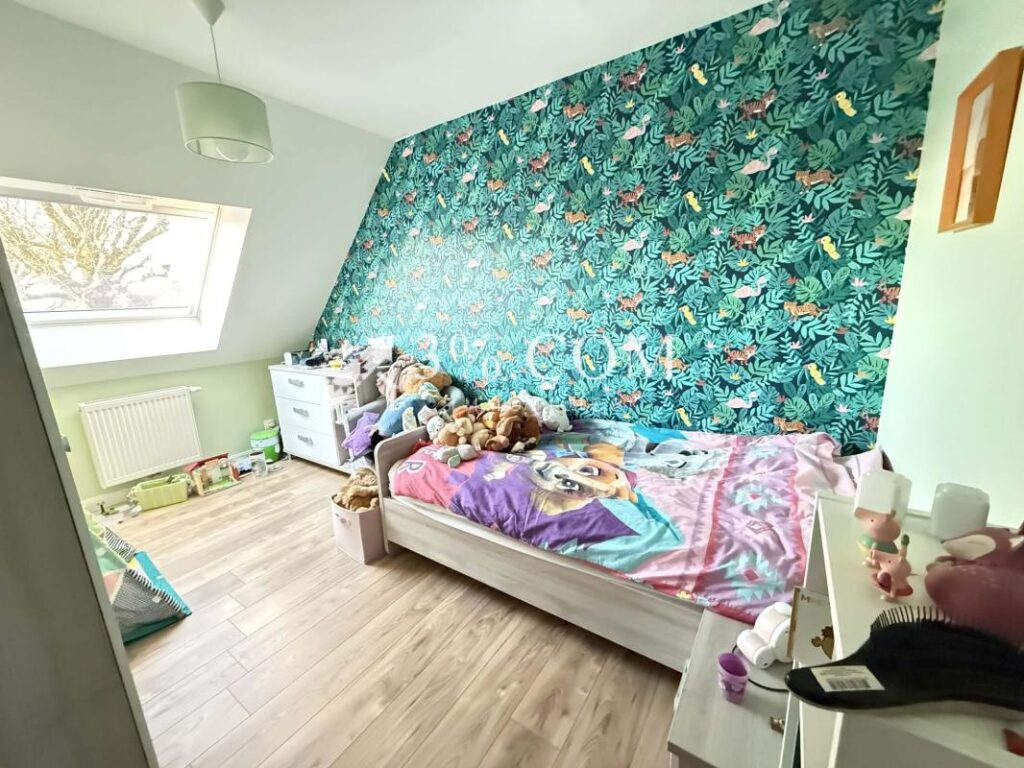 MAISON INDIVIDUELLE RCENTE 4 CH 102 M2 GRAND GARAGE ET JARDI – 5 pièces – 4 chambres – 102 m²