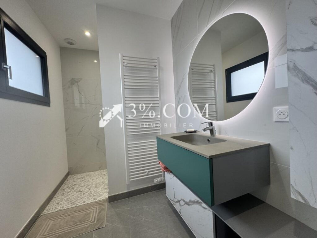 3%COM Magnifique villa de 160m2 avec piscine (2021) – 5 pièces – 3 chambres – 160 m²