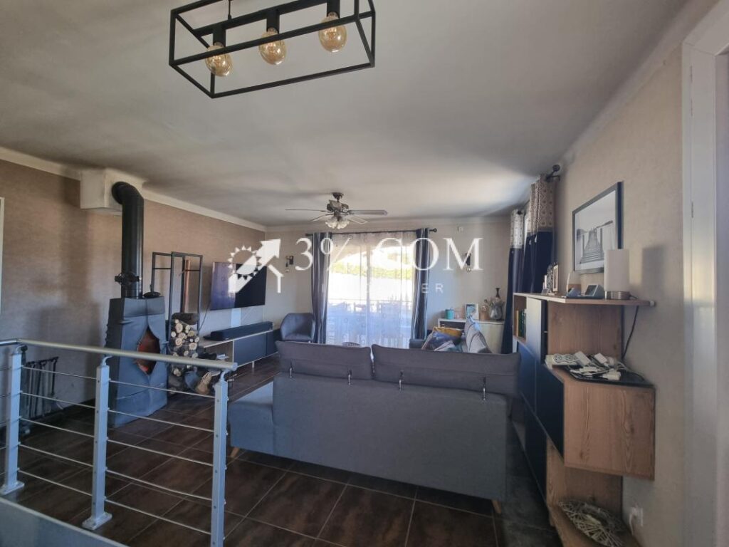 MAISON 119 m2 RENOVEE EN 2020 – 2 NIVEAUX – 3 CHAMBRES – TER – 6 pièces – 3 chambres – 119 m²