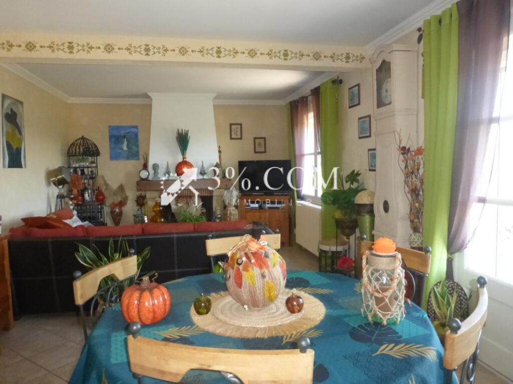 Maison de caractère 4 chambres, bureau et spacieux jardin ar – 8 pièces – 4 chambres – 183 m²