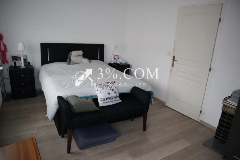 Maison 4 chambres, jardin, garages – 6 pièces – 4 chambres – 141 m²