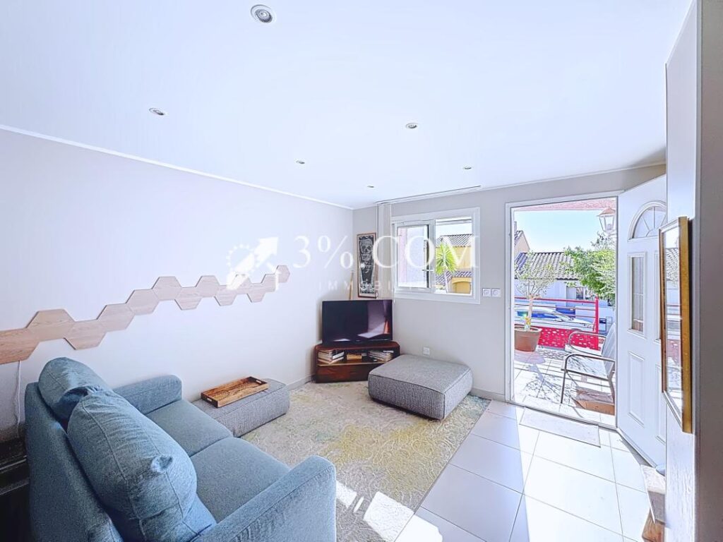 Villa contemporaine T5 de 100 m2 avec terrasse, jardin & pla – 6 pièces – 4 chambres – 100 m²