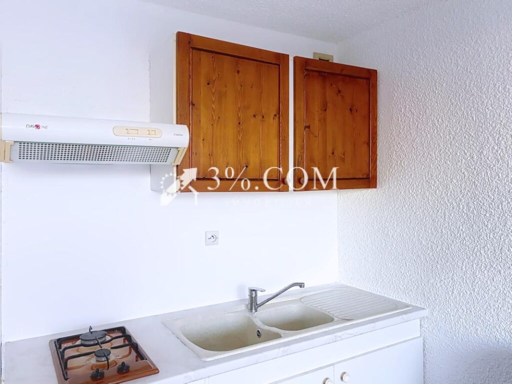 Studio de 27.4 m2 avec loggia, vue sur les Salins, piscine e – 1 pièce – NR chambres – 27 m²