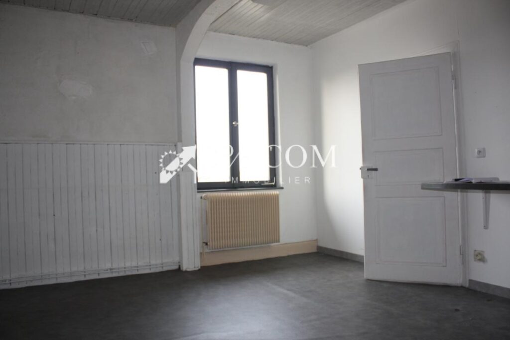 Maison de caractère 162 m2 combles aménageables 6,90 are – 5 pièces – 4 chambres – 162 m²