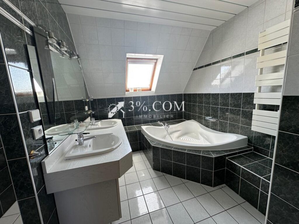 3%.COM – Maison avec piscine – 5 pièces – 3 chambres – 169 m²