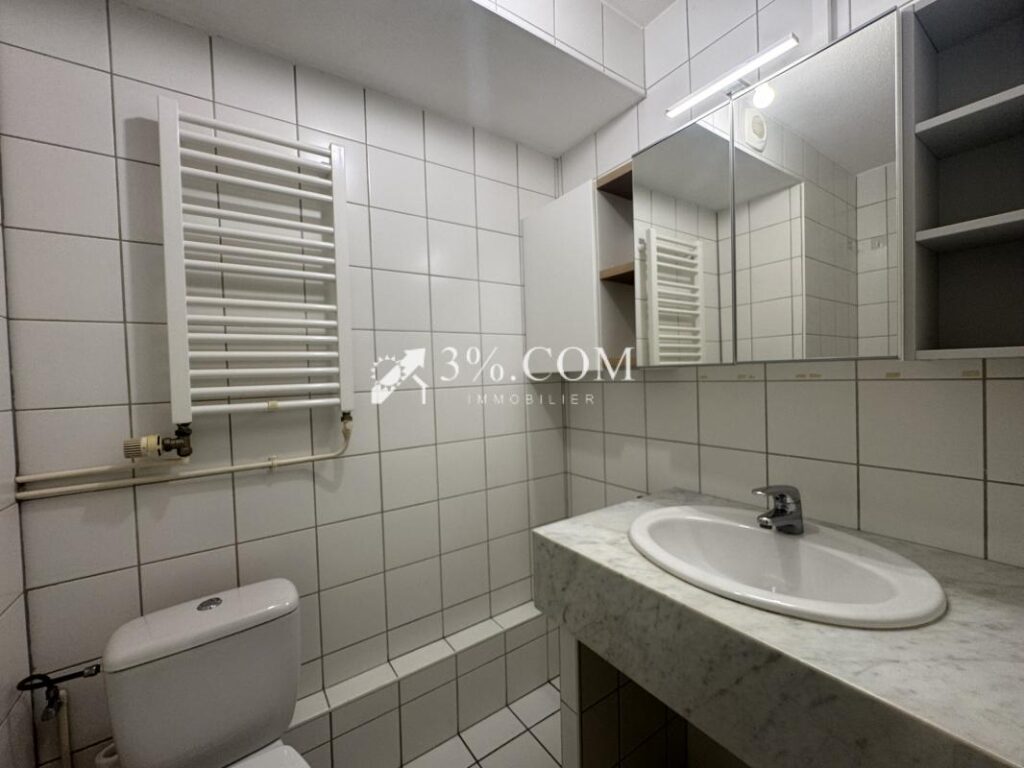 3%.COM Appartement F2 avec terrasse et parking – 2 pièces – 1 chambre – 33 m²