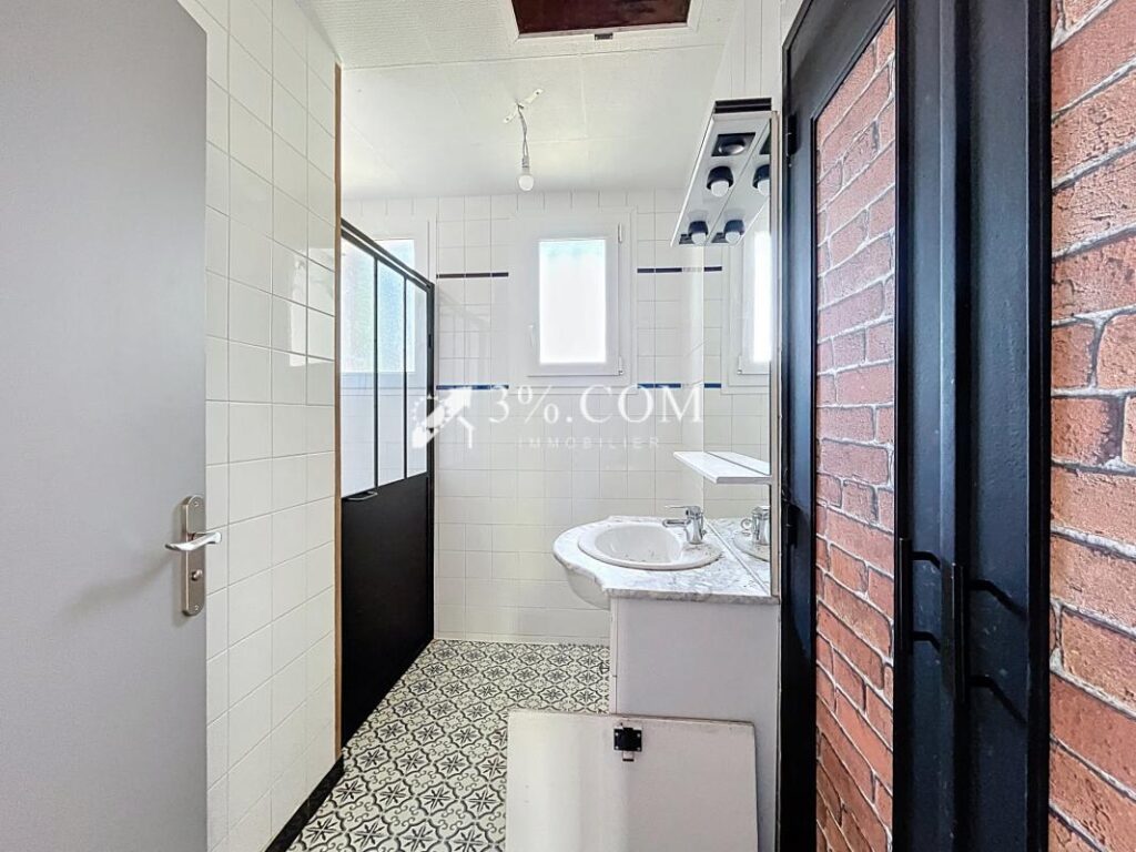 Maison de 104 m2 habitables avec garage proche collège – 5 pièces – 3 chambres – 104 m²