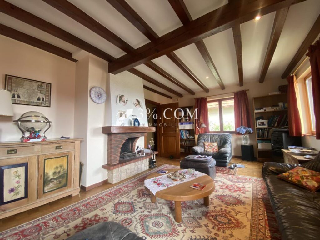 3%COM Belle propriété avec piscine intérieure sur 16 ares – 8 pièces – 5 chambres – 225 m²