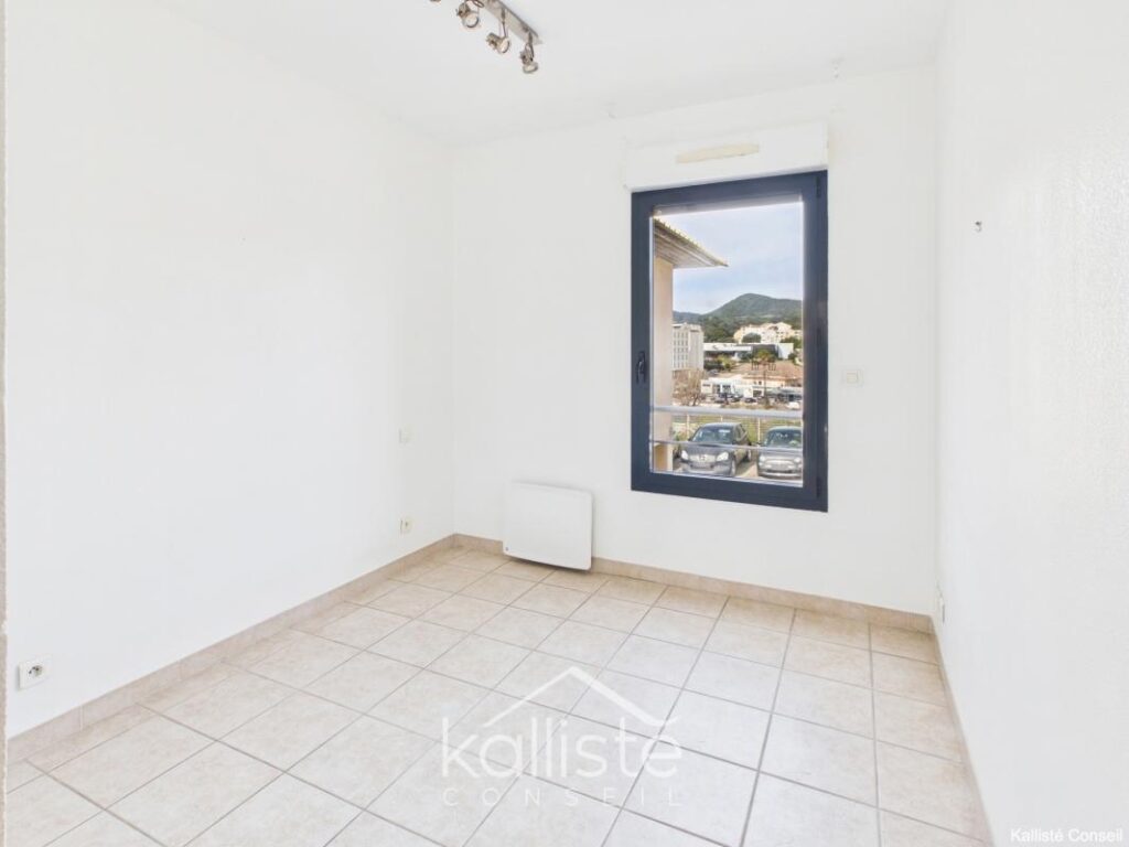 Grand T3 lumineux avec terrasse – Résidence A Spusata – Quartier Madunuccia – Ajaccio – 3 pièces – 2 chambres – 71 m²