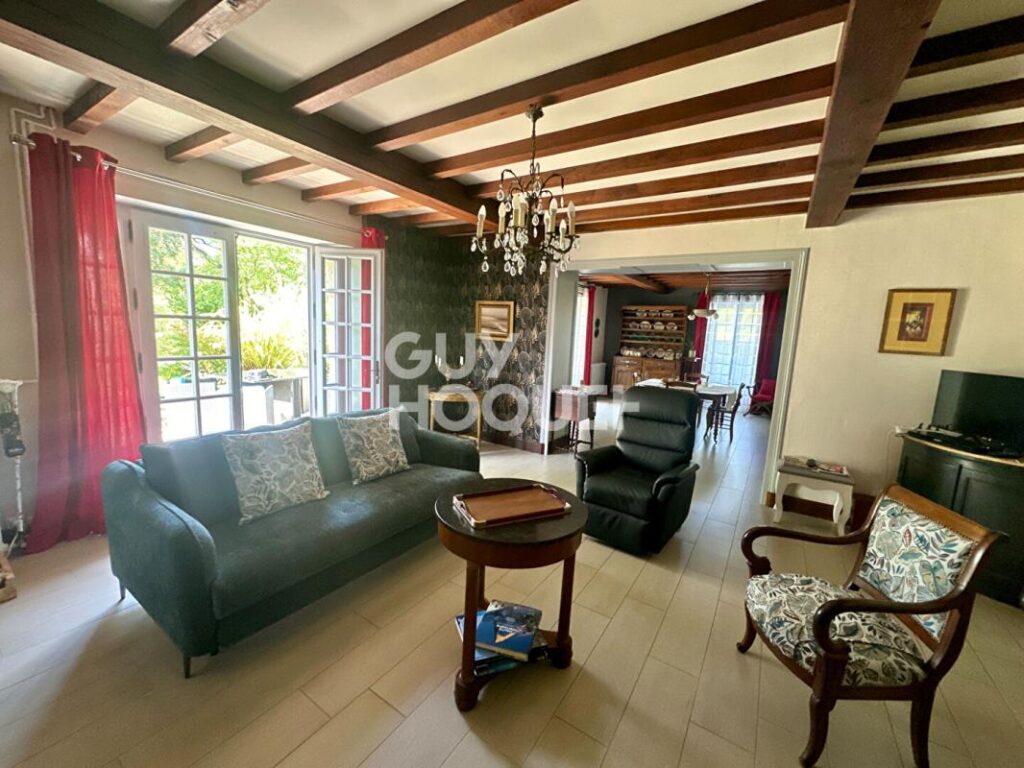 Maison à Foussais-Payré – 5 pièces – 6 chambres – 221 m²