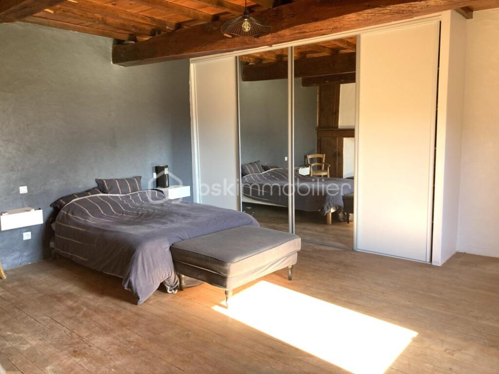 Élégance rustique à la campagne gersoise : votre corps de ferme coup de cœur ! – 4 pièces – 3 chambres – 145 m²