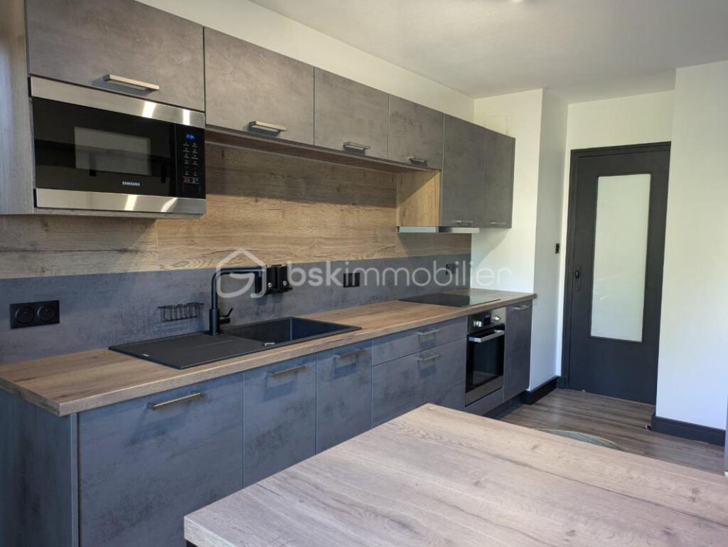 Appartement de type T4 transformé en T3 de 95 m2- Résidence sécurisée avec parc – 3 pièces – 2 chambres – 95 m²