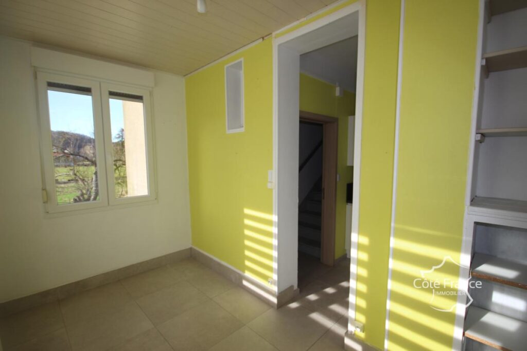 SECTEUR GIVET Maison individuelle 3 chambres, habitable de p – 4 pièces – 3 chambres – 116 m²