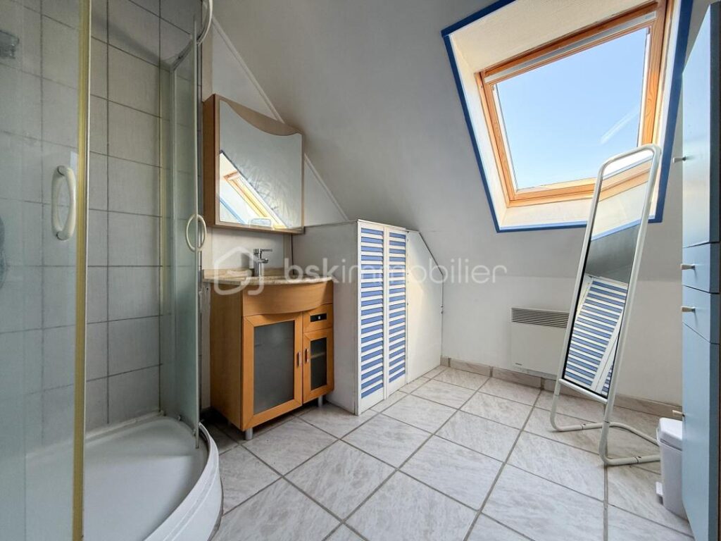 Portsall : vie de plain-pied à 150 mètres des plages – 7 pièces – 5 chambres – 141 m²