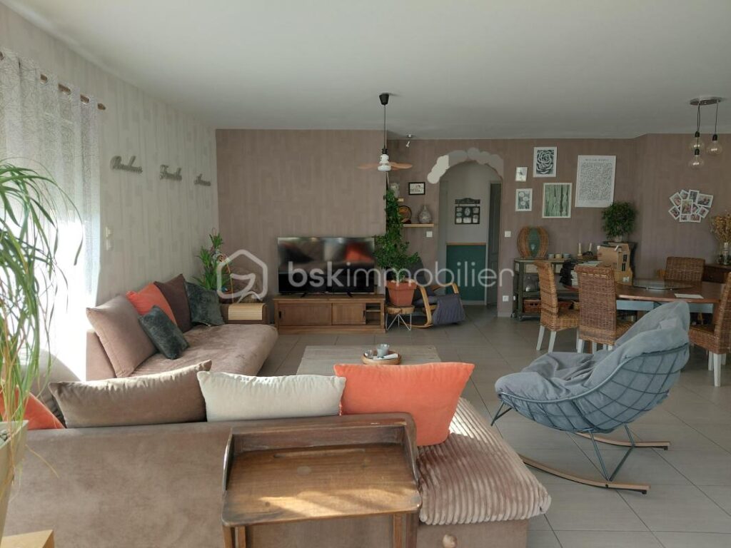 Superbe villa avec vue sur le château de GRIGNOLS – 7 pièces – 5 chambres – 210 m²