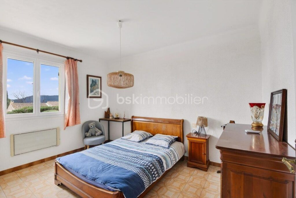 Maison familiale T5 avec piscine et vue sur l’Étang – Saint-Chamas – 5 pièces – 4 chambres – 130 m²