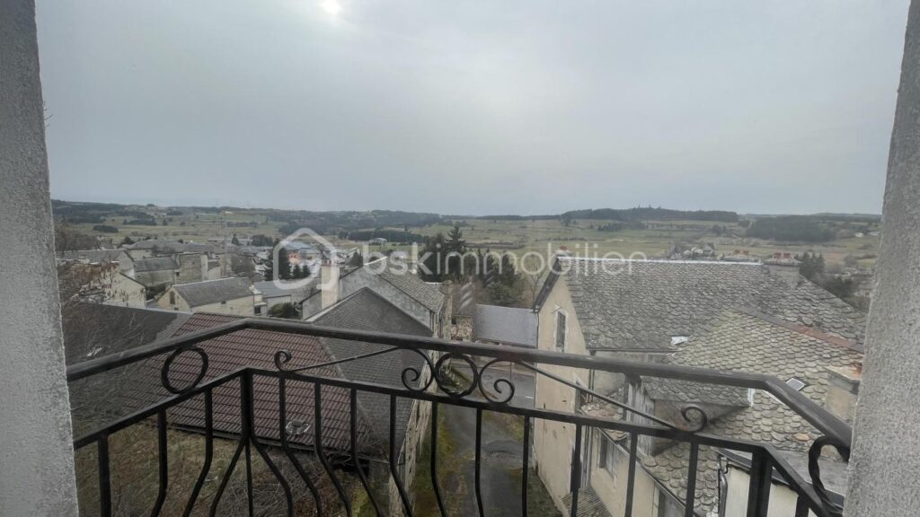 Maison de ville rénovée – 5 pièces – 4 chambres – 89 m²