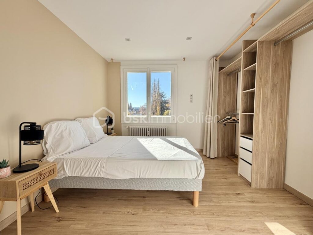 T3 traversant Annecy avec vue sur le Veyrier et le Semnoz – 3 pièces – 2 chambres – 61 m²