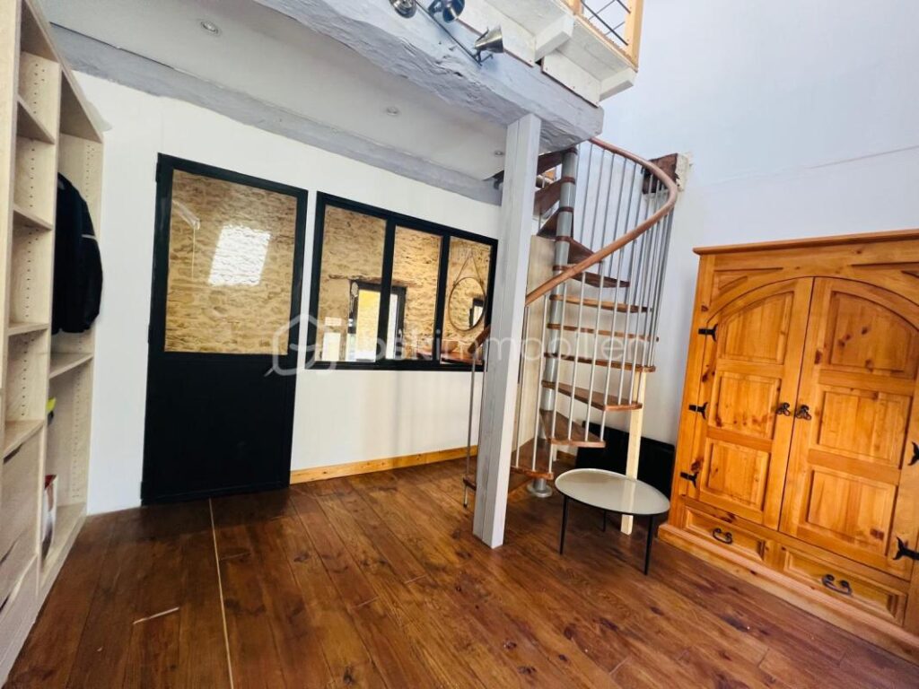 MAISON T3 AVEC TERRASSE – CHARME DES PIERRES DOREES ET DU BOIS – 3 pièces – 2 chambres – 93 m²