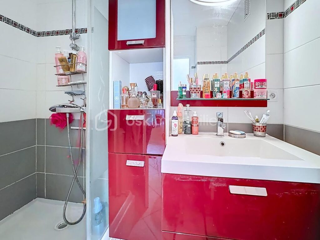 ✨ T4 lumineux avec vue Belledonne – Ascenseur – Résidence fermée – 4 pièces – 3 chambres – 87 m²