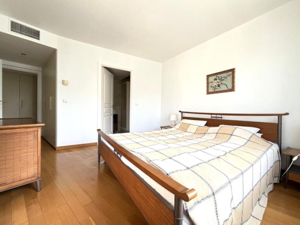 NICE OUEST – AV. DE LA LANTERNE / FABRON 4P – 120 m² – Terrasses 48 m² – Vue mer – Clim – Piscine – Garages – 4 pièces – 3 chambres – 120 m²