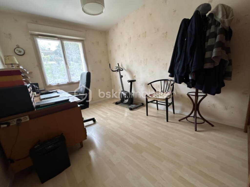 BELLE MAISON SUR SOUS SOL SEMI ENTERRE – BONNES PRESTATIONS – 4/5 CHAMBRES- – 6 pièces – 4 chambres – 134 m²