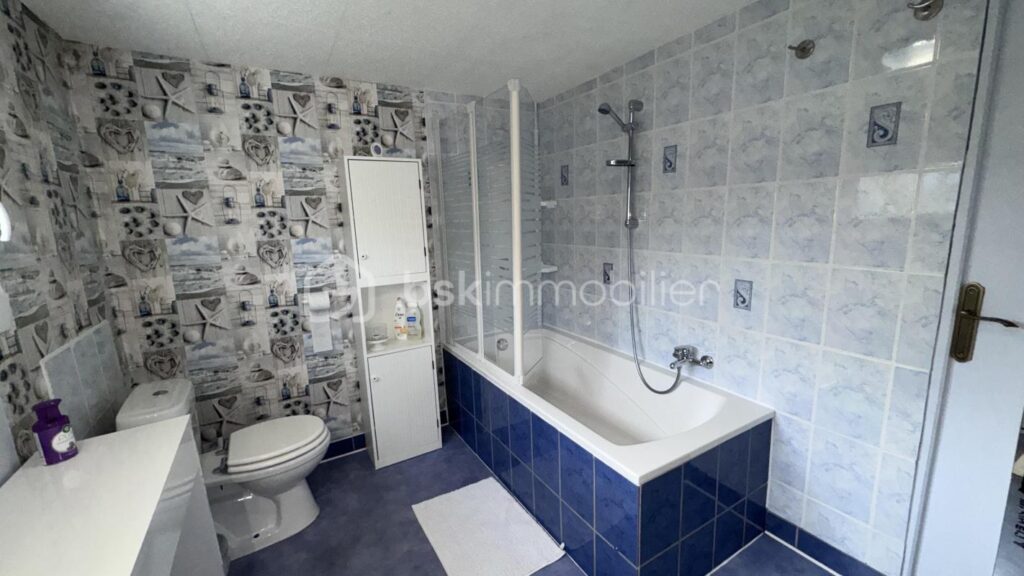 MAISON DE CARACTERE ENTIEREMENT MEUBLÉE – 7 pièces – 4 chambres – 180 m²